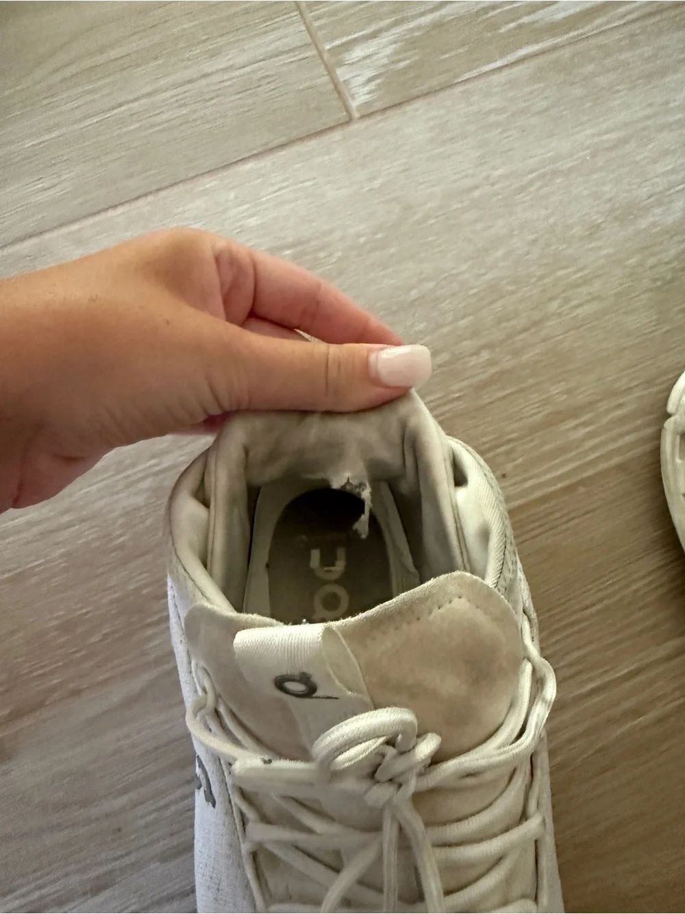 Oncloud cloudnova white sneakers